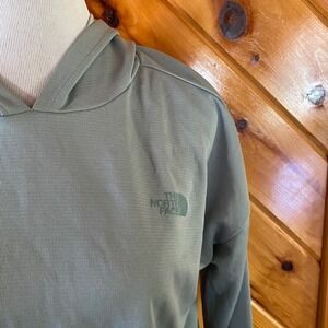 The North Face Wander Sun Hoodie Long Sleeve M Pullover Athleisure Activewear